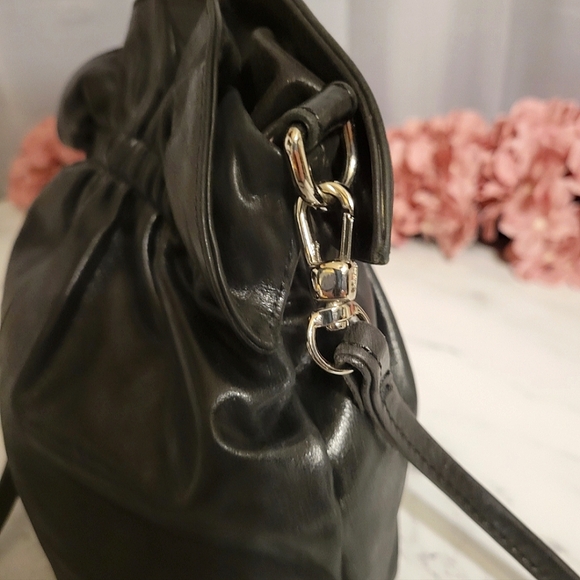 HOBO The Original Vintage Black Leather Cinched Top Crossbody Bag - Picture 2 of 7